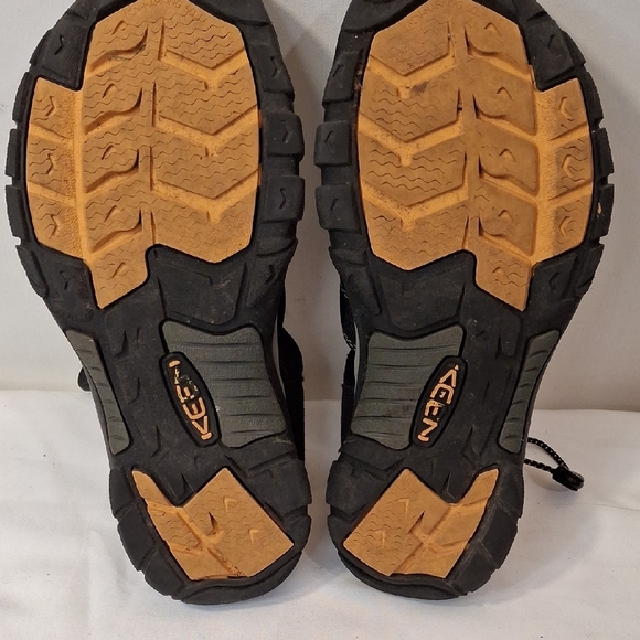Men\'s Keen Newport H2 Closed Toe Black Water Sandals. Lightly Worn. main image 4